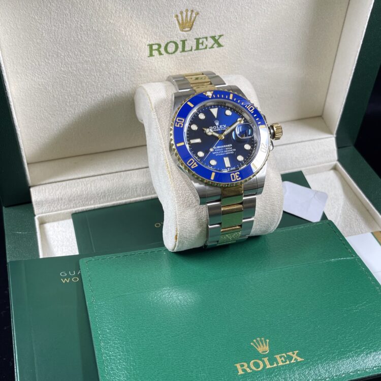 LIVEDRAW#40 WIN LUXURY ROLEX OYSTER PERPETUAL SUBMARINER DATE 41MM WATCH YELLOW ROLESOR BLUE CERACHROM BEZEL (GOLD JEWELLERY) (£13,000 CASH ALTERNATIVE) - Image 3