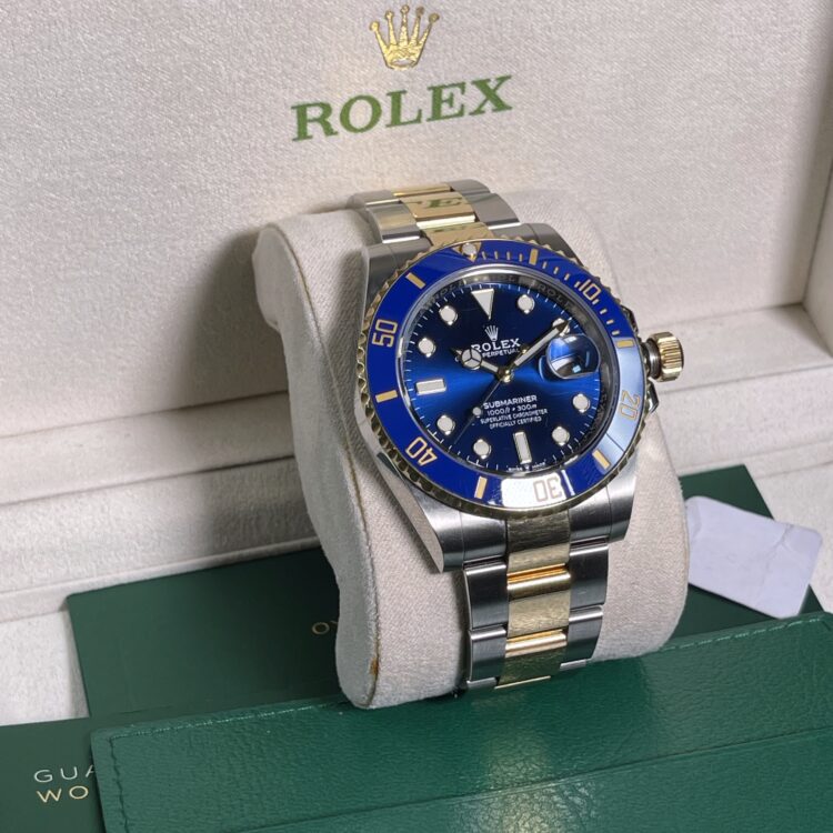LIVEDRAW#40 WIN LUXURY ROLEX OYSTER PERPETUAL SUBMARINER DATE 41MM WATCH YELLOW ROLESOR BLUE CERACHROM BEZEL (GOLD JEWELLERY) (£13,000 CASH ALTERNATIVE) - Image 4