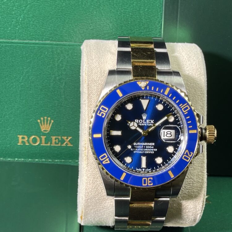 LIVEDRAW#40 WIN LUXURY ROLEX OYSTER PERPETUAL SUBMARINER DATE 41MM WATCH YELLOW ROLESOR BLUE CERACHROM BEZEL (GOLD JEWELLERY) (£13,000 CASH ALTERNATIVE) - Image 7