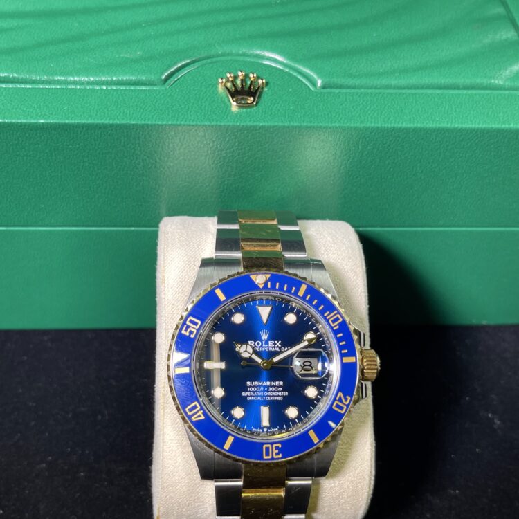 LIVEDRAW#40 WIN LUXURY ROLEX OYSTER PERPETUAL SUBMARINER DATE 41MM WATCH YELLOW ROLESOR BLUE CERACHROM BEZEL (GOLD JEWELLERY) (£13,000 CASH ALTERNATIVE) - Image 2
